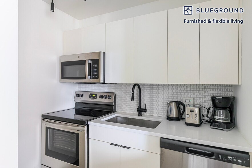 Building Photo - 21 E Chestnut St