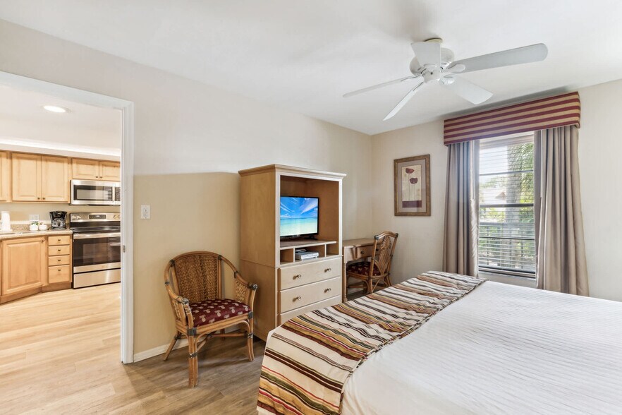 Building Photo - 600 Neapolitan Way