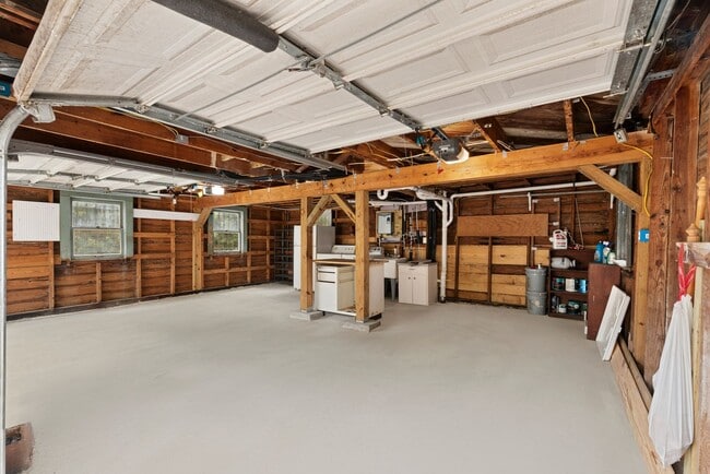 Building Photo - Charming 1-Bedroom in the Heart of Montrose!