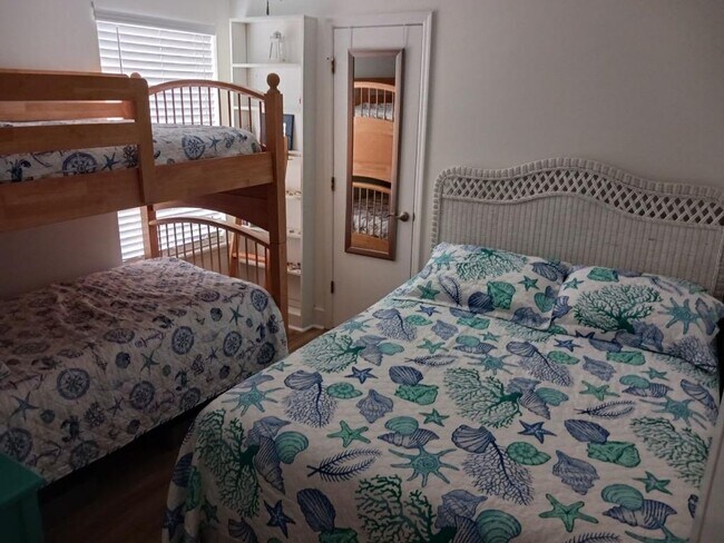 Building Photo - PERFECT FURNISHED MONTHLY BEACH RENTAL AVAILABLE