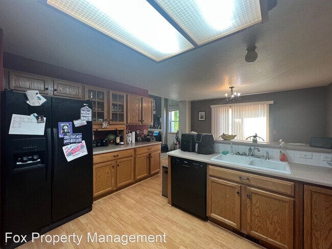 Building Photo - 3 br, 3 bath House - 6500 Stagecoach Avenue