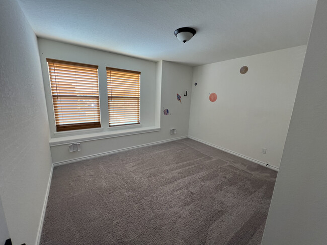 1st Guest Bedroom, spacious with reading ledge. Blackout Blinds included. - 318 Indian Wheat