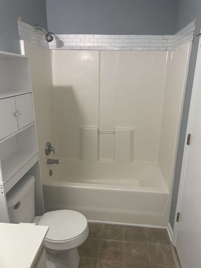 Building Photo - Two Bedroom, 1.5 Bath Townhome-201 Mesa Ln.