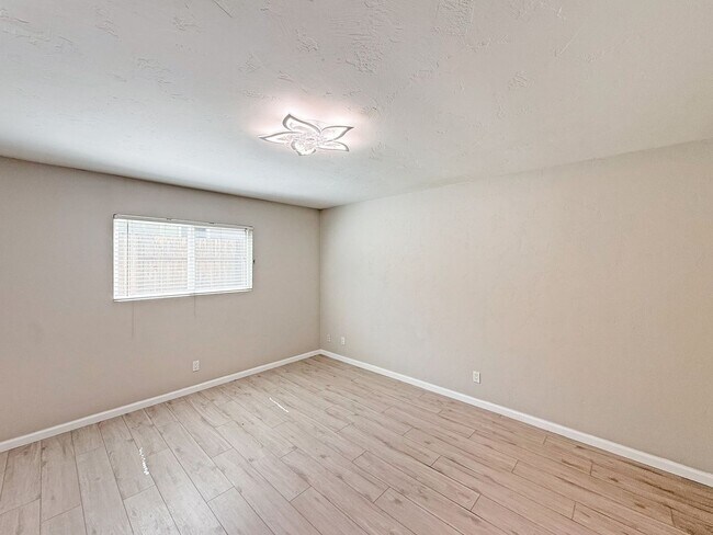 Building Photo - SD: Spacious 4BD/2BA Home in Mira Mesa with Large Backyard, 2-Car Garage & In-Unit Laundry