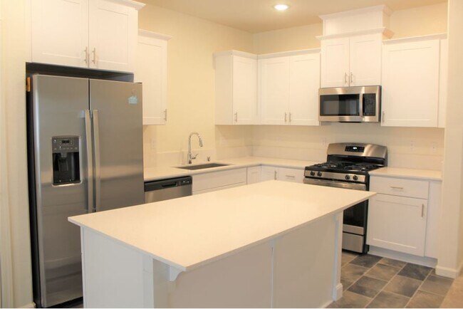 Building Photo - 4271 Freemark Ave