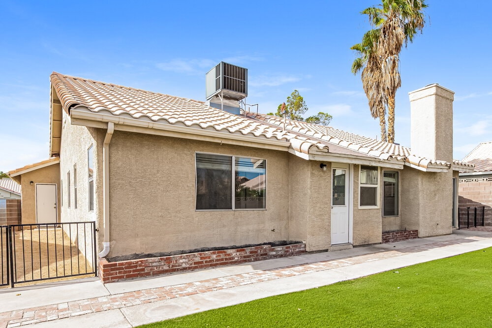 Building Photo - 2216 Jardine Ave