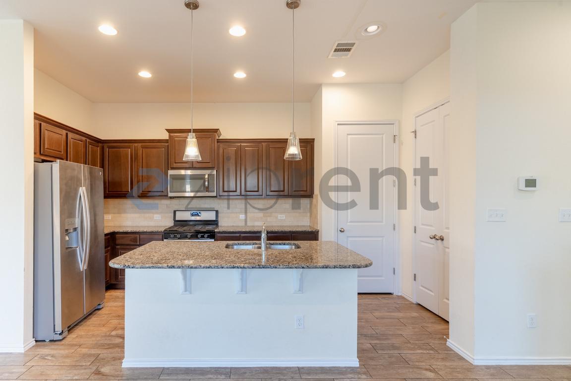 Building Photo - 101 Arctic Cir