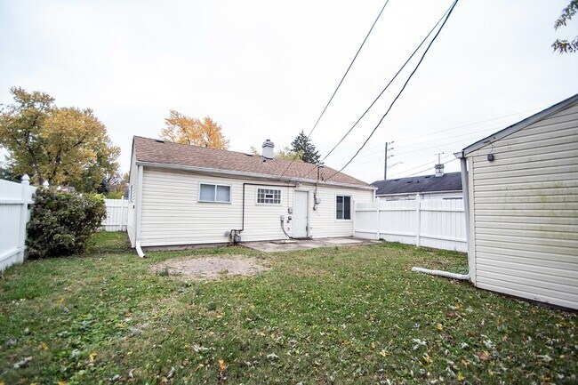 Building Photo - 4610 Karen Dr