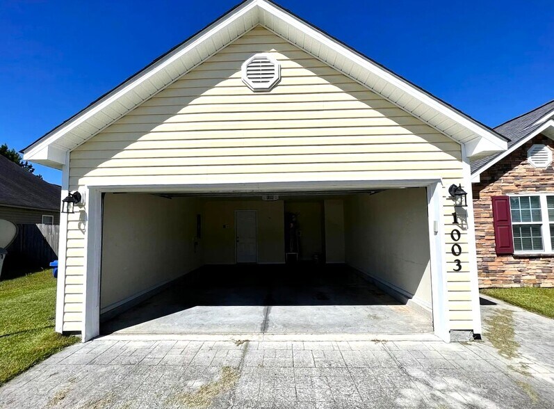 Building Photo - 1003 Wt Whitehead Dr