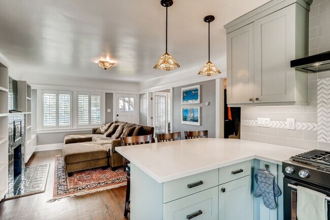 Building Photo - Quaint Remodeled 2 Bedroom Home in South Park