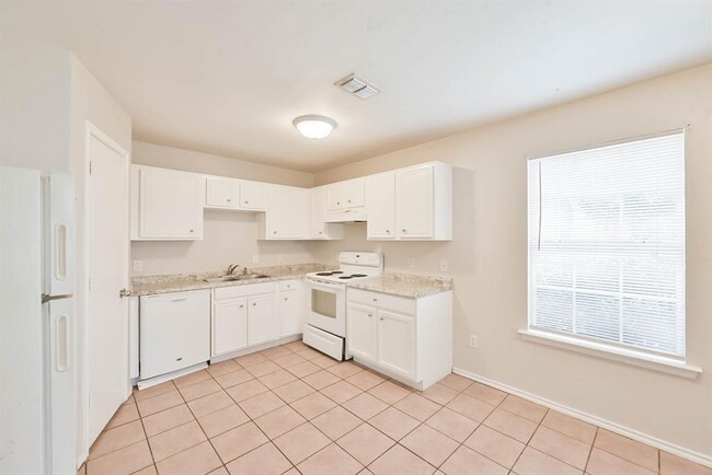 Building Photo - 510 Kings Way Dr