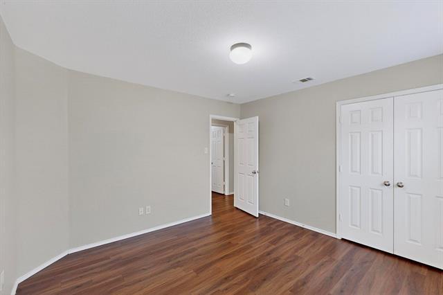 Building Photo - 708 Lark Dr