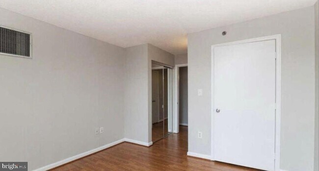 Building Photo - 1230 23rd St NW