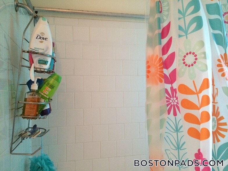 Building Photo - 107 Gordon St