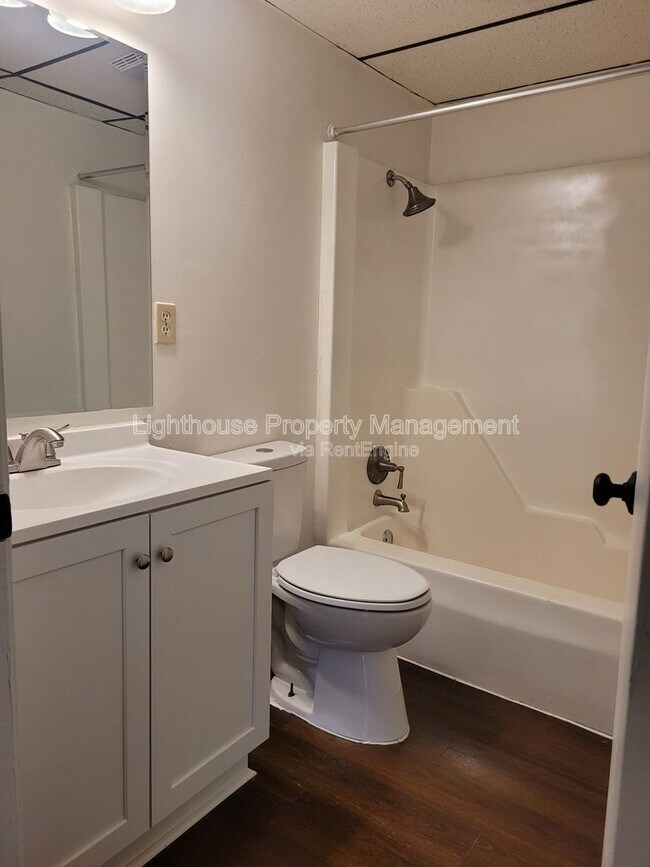 Building Photo - 2716 Nichols Rd