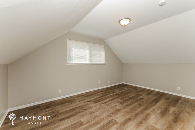 Building Photo - 4 Bedroom Brick Home