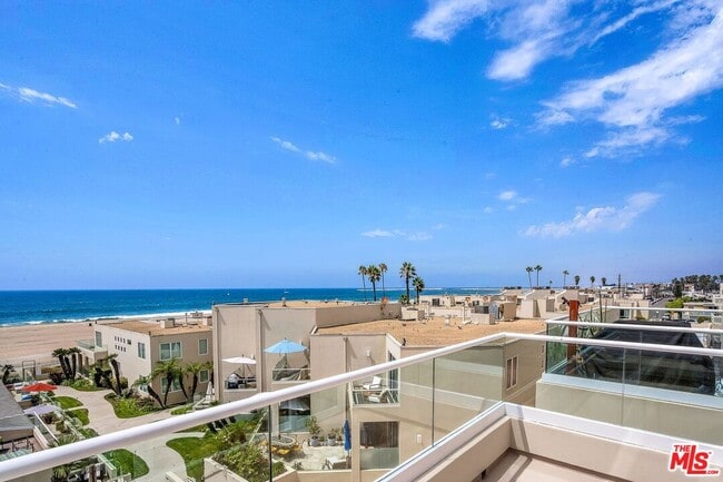 Building Photo - 7301 Vista Del Mar