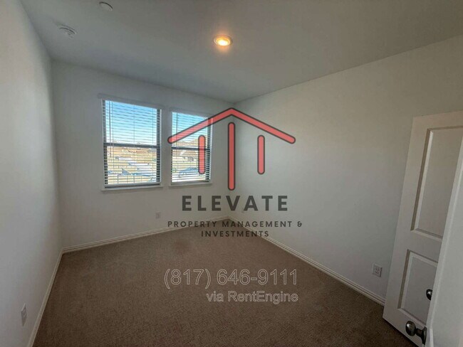 Building Photo - 724 4th St