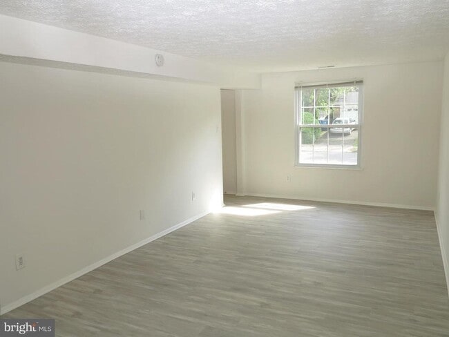 Building Photo - 8406 Woodford Ct