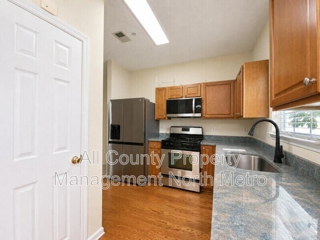 Building Photo - 135 Primrose Dr