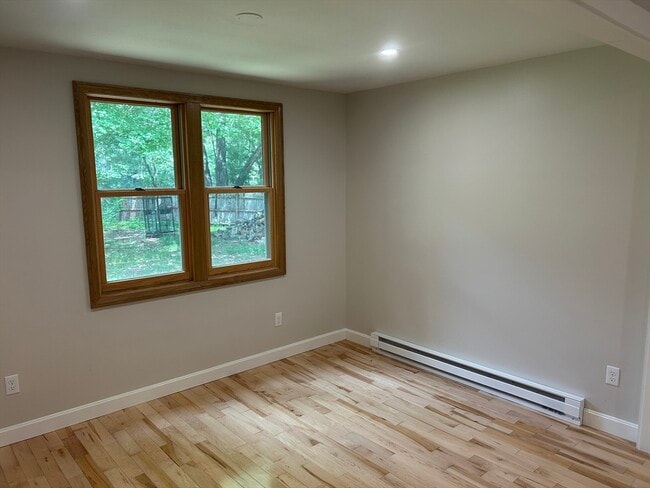 Building Photo - 20 Breeze Dr