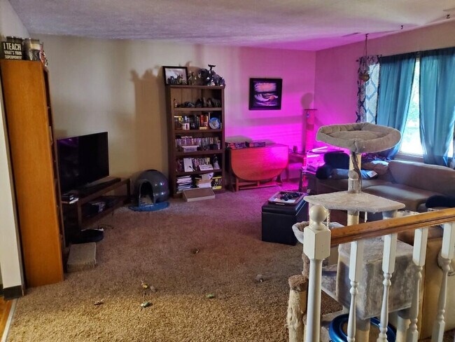 Building Photo - Ken Maril