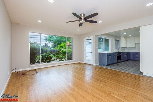 Building Photo - Beautiful Home | Remodeled | Desirable Location