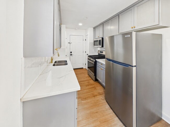 Building Photo - 607 Foch St