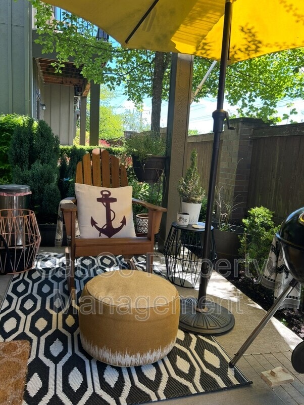 Building Photo - 8078 NE Miriam Way