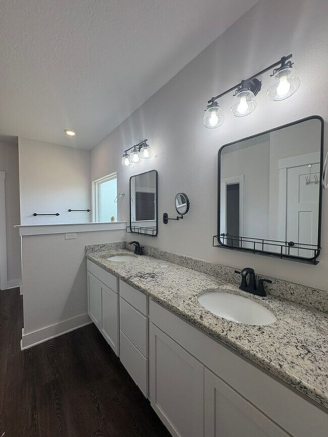 Building Photo - 1114 Shoal River Dr