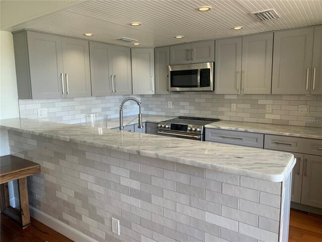 Building Photo - 1125 Pinellas Bayway S