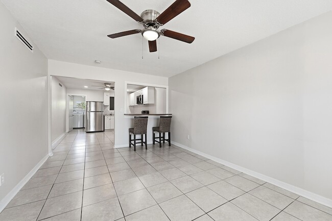 Building Photo - 1400 Binney Dr