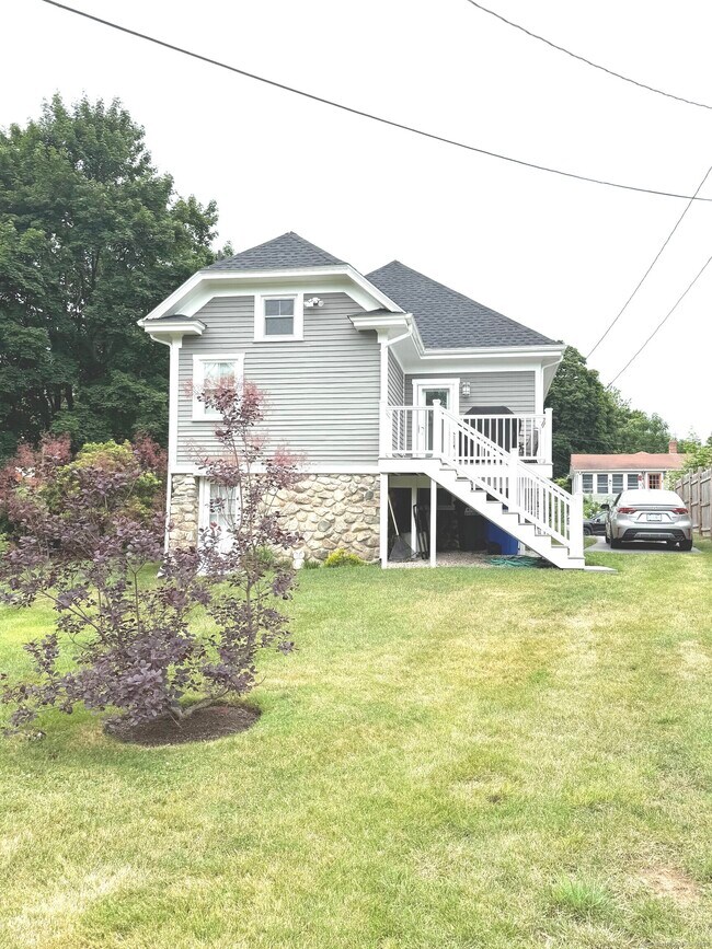Building Photo - 2 Maple Ave
