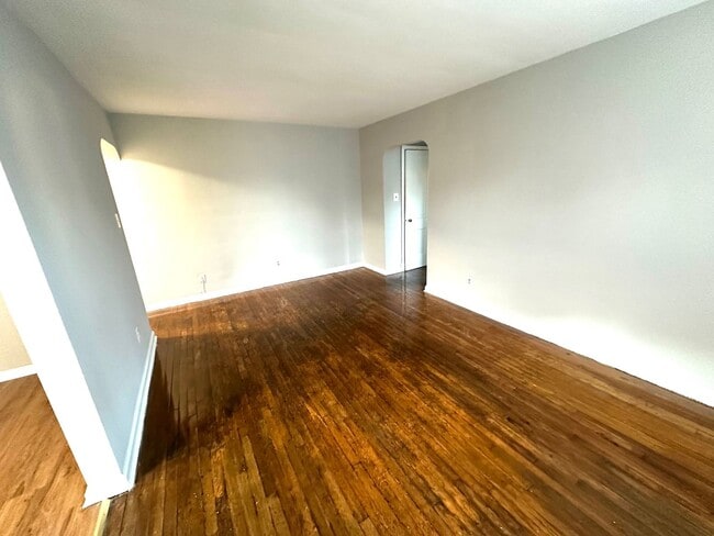 Interior Photo - 1000 OTIS ST NE
