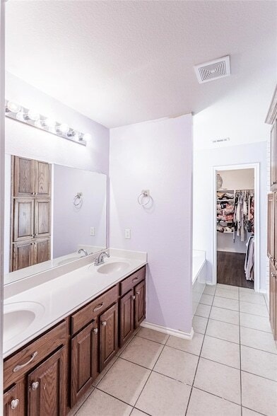 Building Photo - 2048 Lake Trail Dr