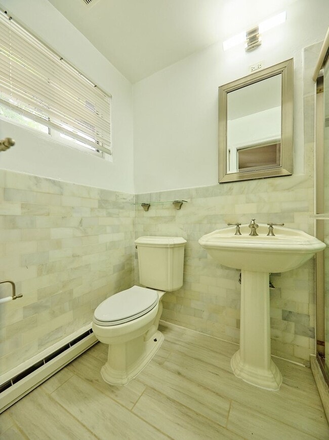 Building Photo - 4114 Davis Pl NW