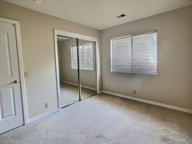 Building Photo - Spacious 4 Bedroom House in Berryessa Area