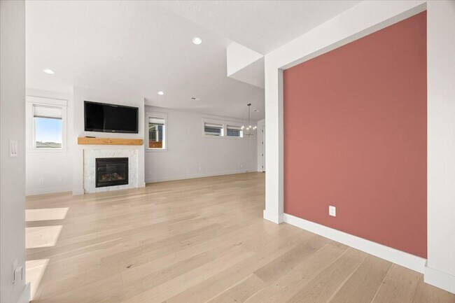 Building Photo - Amazing Neighborhood 2 Bed 2 Bath Plus Office