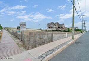 Building Photo - 985 Ocean Ave