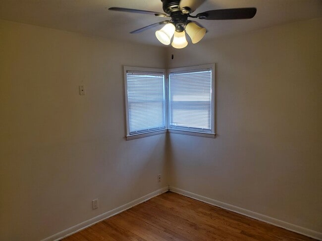 Building Photo - 3 Bedroom Single Family Ranch Home