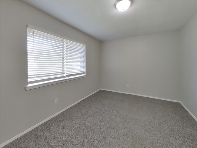 Building Photo - 23110 Newgate Dr