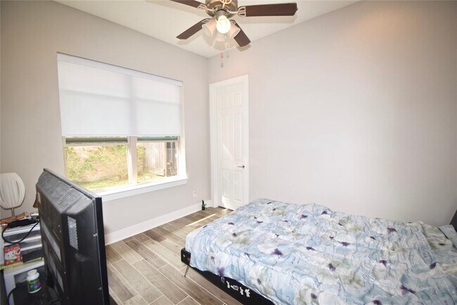 Building Photo - 2014 Briarstem Dr