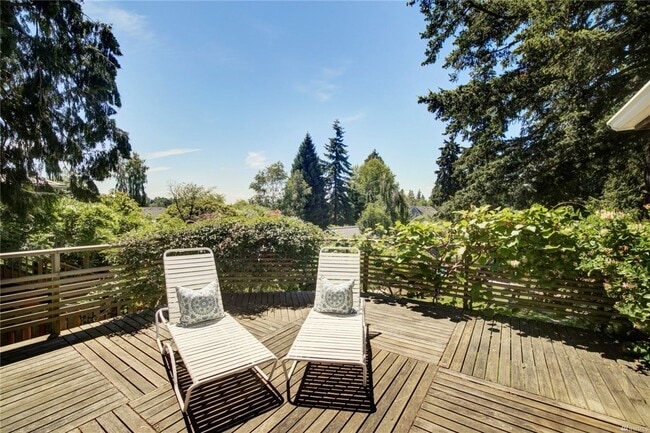 Building Photo - 4Bd/1.75Ba Seattle Home