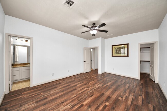 Building Photo - 19410 Meadow Lakes Dr