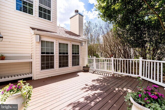 Building Photo - 6122 Bayliss Pl