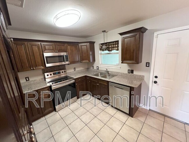 Building Photo - 522 Fawn Lake Dr