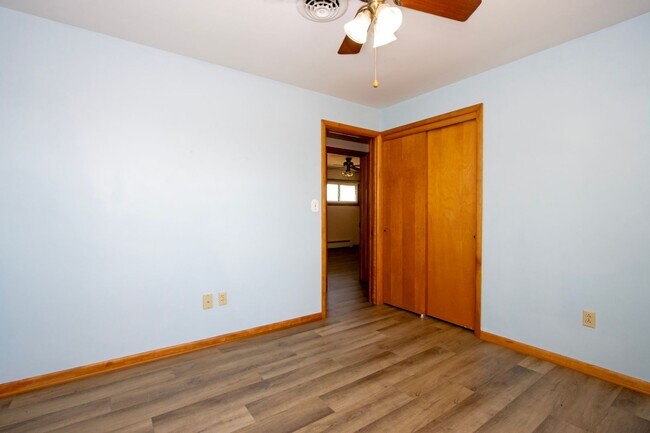 Building Photo - Charming Ranch Home