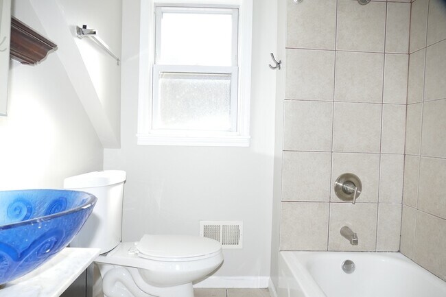 Building Photo - 1729 N Fairfield Ave