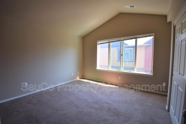 Building Photo - 1419 NE Lockheart Ln