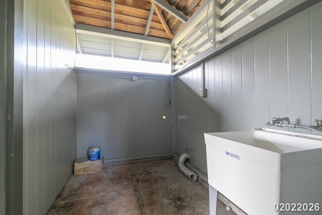 Building Photo - Fully Renovated 2BR/1BA/2 separate Carport Garage in Wahiawa Heights